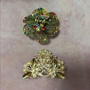 2 Bling metal hair clips​